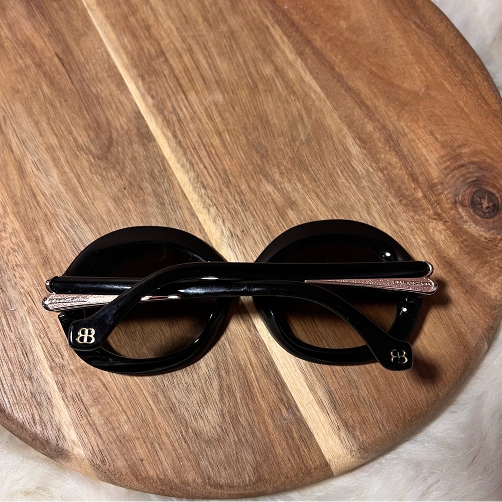 Balenciaga Classic Chic Black and Gold Oversized Sunglasses - Picture 10 of 12